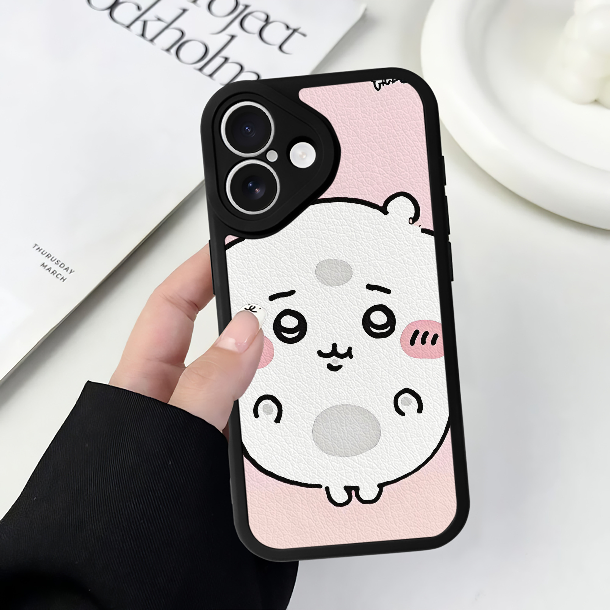 （画像用） ちいかわ Chii-kawa 【iPhone 16シリーズ対応】シリコンスマホケース（レザー調） 材質：シリコン